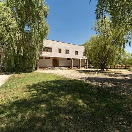 Sunolus Vineyard House