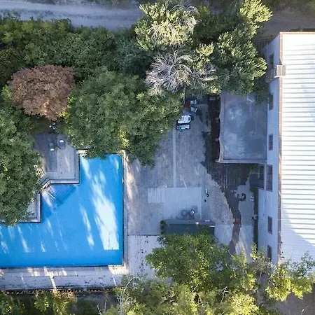 Sunolus Vineyard House
