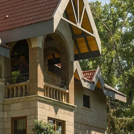 Sunolus Vineyard House